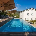 - Bilocale Con Piscina E Vista Colline