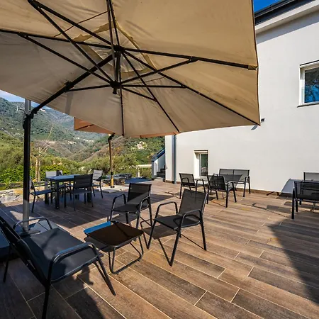 - Bilocale Con Piscina E Vista Colline